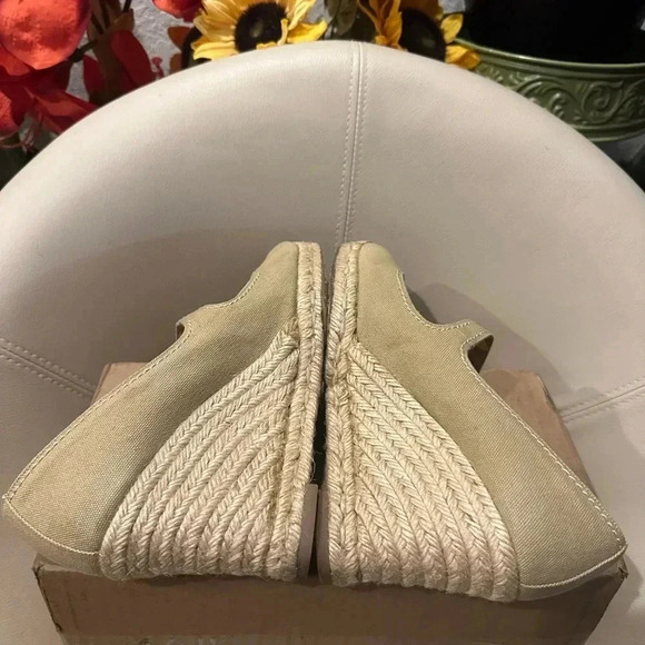 Christian Louboutin Paris Mallorca Beige Wedge Espadrille Heels size 39 - Picture 5 of 12
